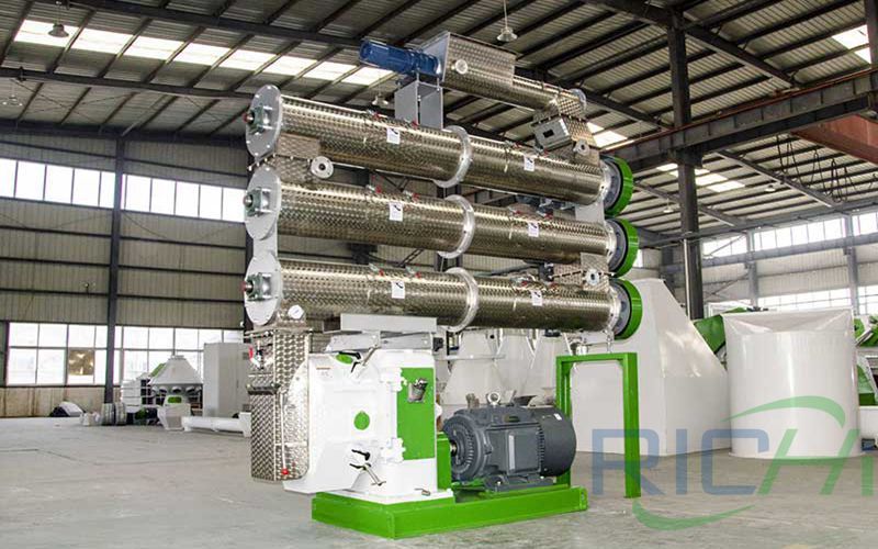 What are the main processing equipment for fish feed in the world