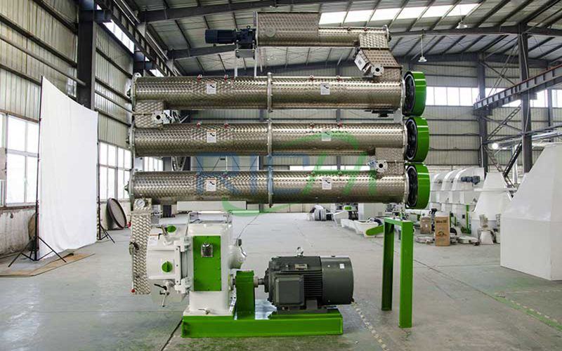 Feed pellet machine with three-layer modulator